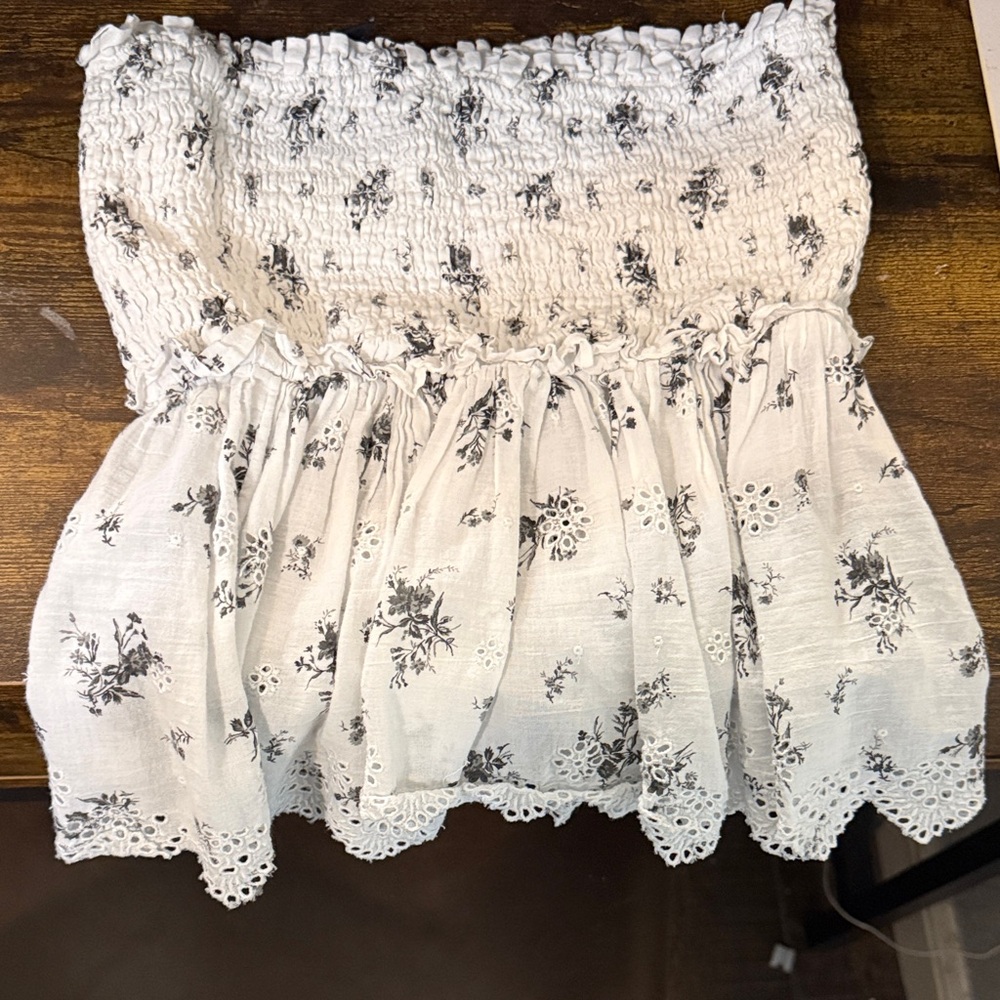 American Eagle Outfitters White Floral Crop Top